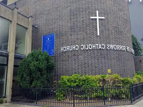 Photo de St Gabriel of Our Lady of Sorrows Roman Catholic Church Archway