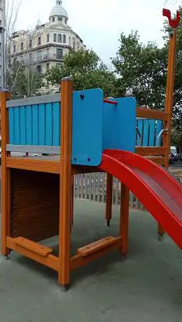 Photo de Parc Infantil Av. Mistral / VilamarÃ