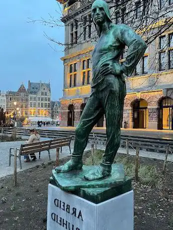 Sculpture of Labour and Freedom