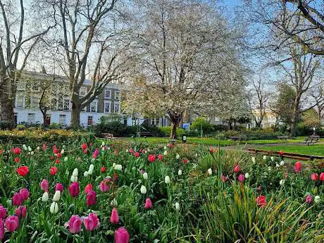 Photo de Arlington Square Garden