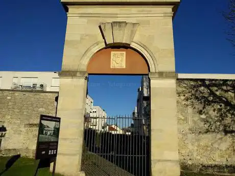 Photo de Vestiges du château de Roissy-en-France