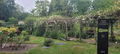 Photo de Reigate Garden of Remembrance