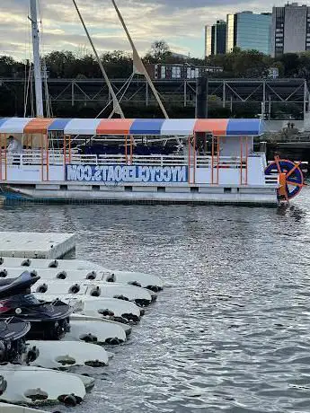 Photo de NYC Cycleboats
