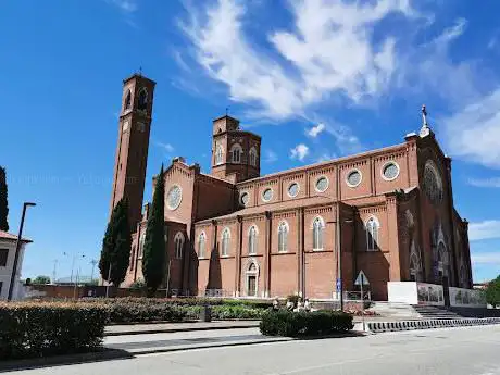 Photo de Tempio Ossario (Sacrario Militare)