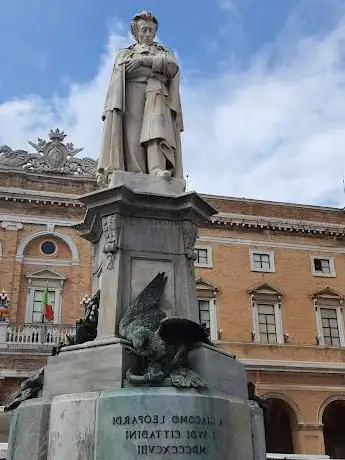 Monumento A Giacomo Leopardi