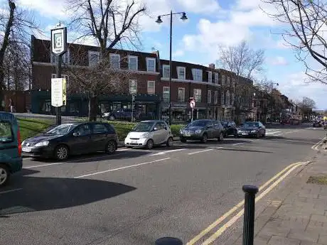 Photo de Esher Town Centre