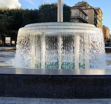Photo de Fontana di Piazza Tacito (Fontana dello Zodiaco)