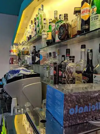 FANTASY COCKTAIL BAR