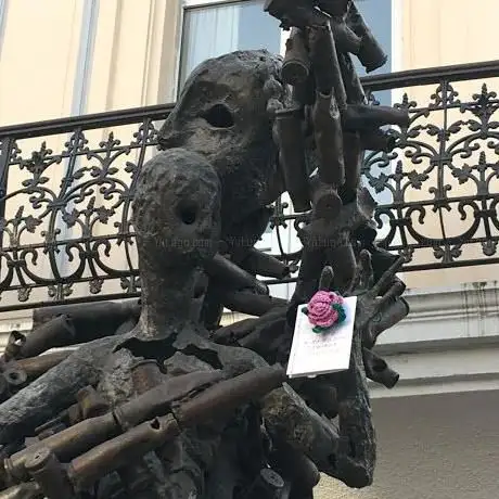 Sculpture au de là de l'espoir de Freddy Tsimba