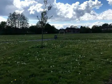 Photo de Gabalfa Park's Childrens Playground