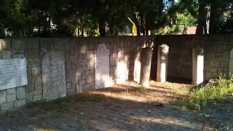 In ricordo dell'antica gente ebraica (monumento di steli funerarie)