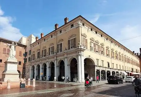 Photo de Piazza Savonarola