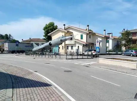 Photo de Monumento agli Aviatori