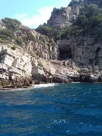 Photo de Grotta della Gallinara