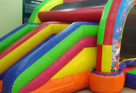 Photo de Parco Giochi Manine Sporche