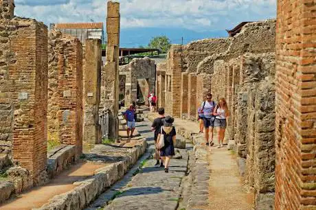 POMPEI 4-hour walking tour through time, Naples, Italy (Self-Guided free walking tour) by FreeGuides.com