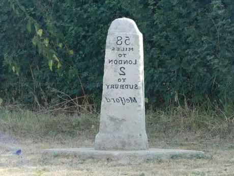Photo de The Old Milestone (18th Century)
