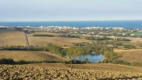 Photo de Vista su Marotta e laghetto di 