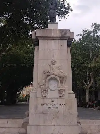 Photo de Estatua a NarcÃ­s Monturiol