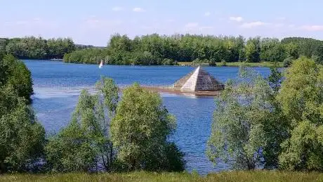 Photo de Pyramide de l'Axe Majeur