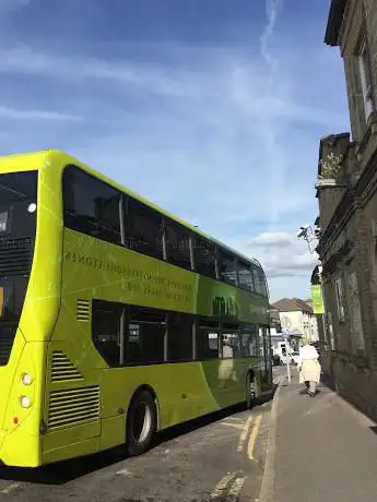 Photo de Stonehenge tour bus stop
