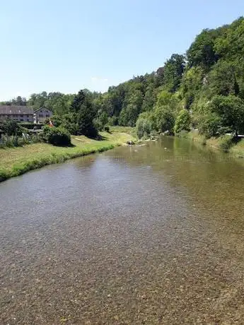 Sitzmöglichkeit mit Feuerstelle