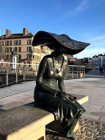 Lili ou La Dame au Chapeau