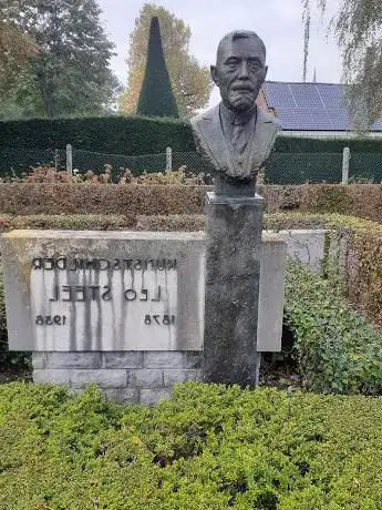 Leo Steel