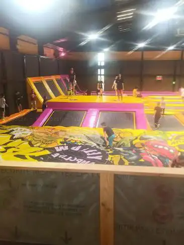 Photo de Yellow jump trampoline park