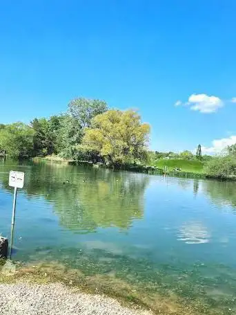 Photo de Park im Grünen - Spielplatz