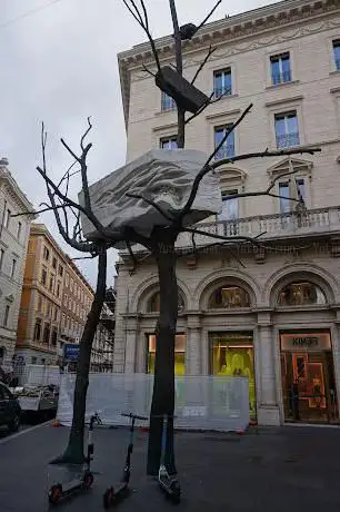 Photo de Foglie Di Pietra - Leaves of stone. Giuseppe Penone's art installation