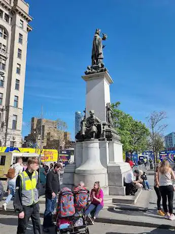 Photo de Sir Alfred Lewis Monument