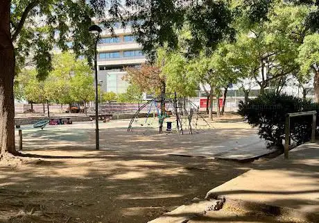 �rea de joc infantil als jardins de Sant Joan de Déu