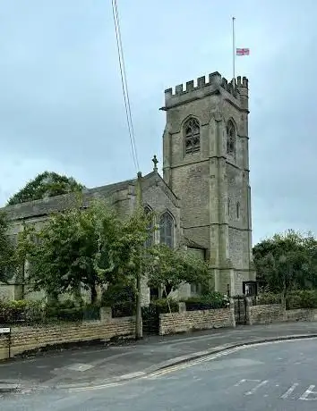Photo de Flowery Field Church