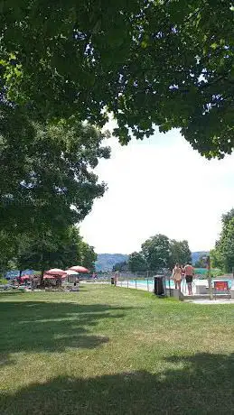 Photo de Beachvolleyballfeld Schwimmbad Würenlos