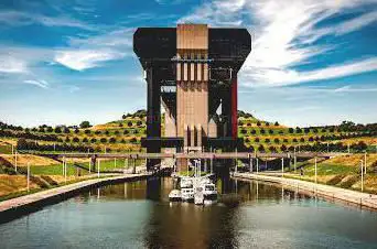 Strépy-Thieu Boat Lift