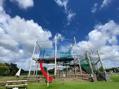 Photo de Skynets play area