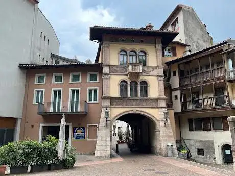 Torre e passaggio