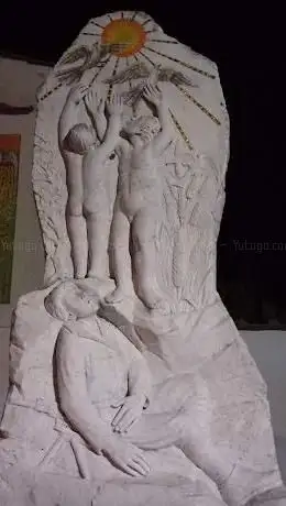 Piazzetta con affreschi