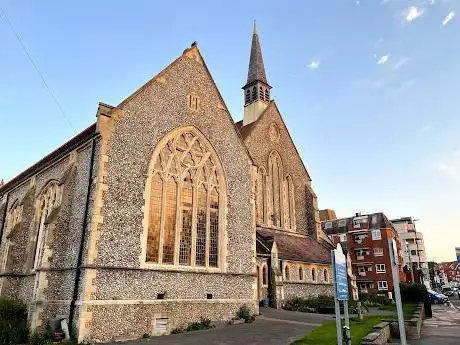 Photo de St Barnabas' Church Bexhill