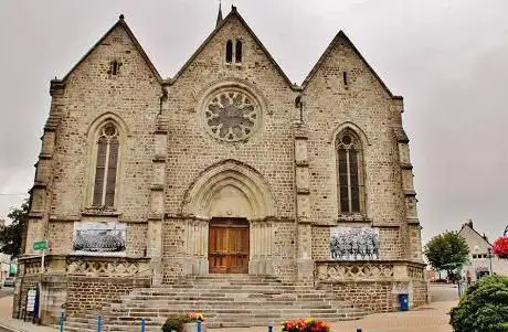 Église catholique Saint-Sauveur à Desvres