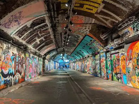 Photo de The Graffiti Tunnel
