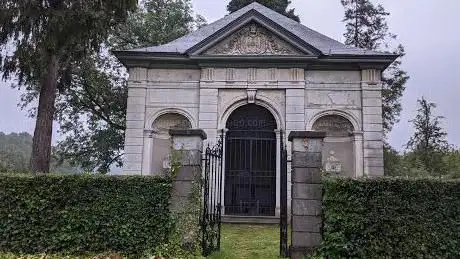 Photo de Mausoleum van de familie Von Clermont