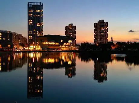 Photo de Canada Water Church