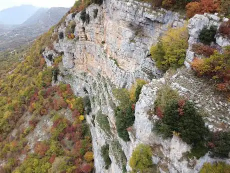 Photo de Falesia di Castellaffiume