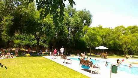 Photo de Piscina Municipal Les Roquetes