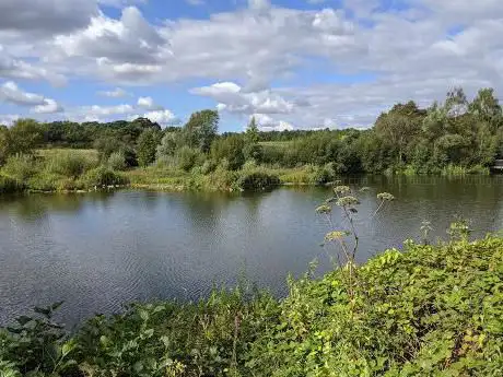 Photo de The Nunnery Lakes