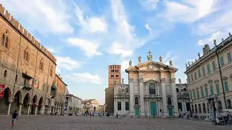 Photo de Chiesa San Pietro - Duomo
