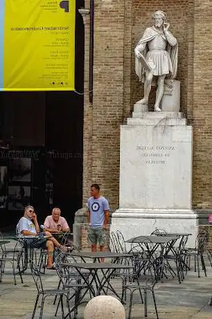 Monumento ad Antonio Allegri detto