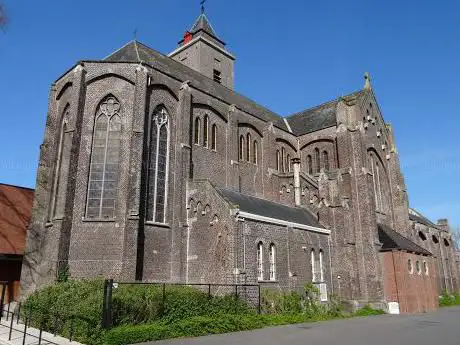 Photo de Sacred Heart and Saint-Philip Church Steenbrugge